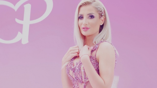 Claudia Puican si Armin Nicoara - Sunt Multe Fete Pe Lume